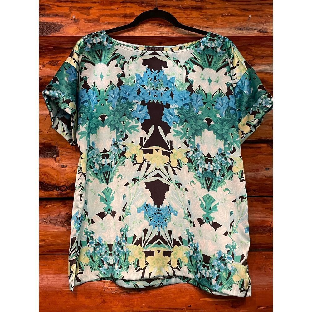 Ladies Top by Vince Camuto Size Medium